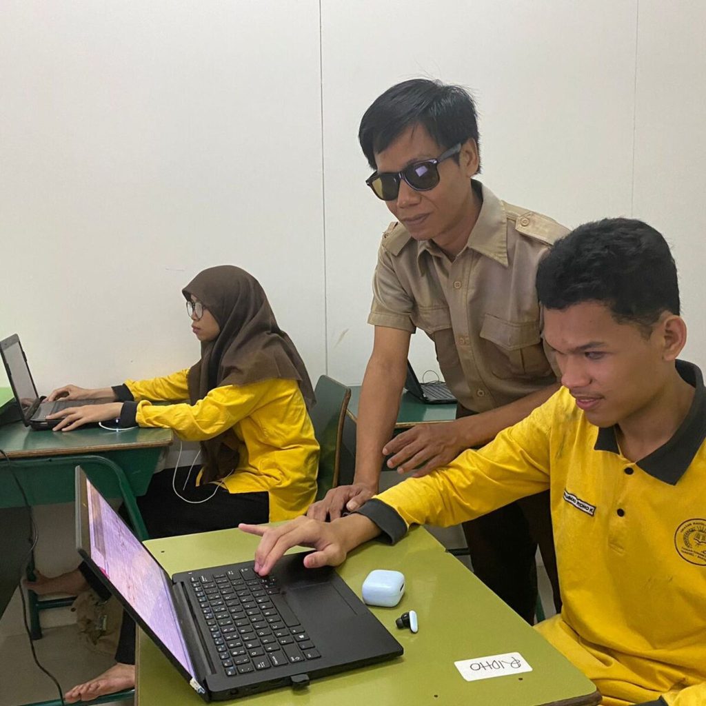 Pembelajaran Komputer dan Mengetik 10 Jari